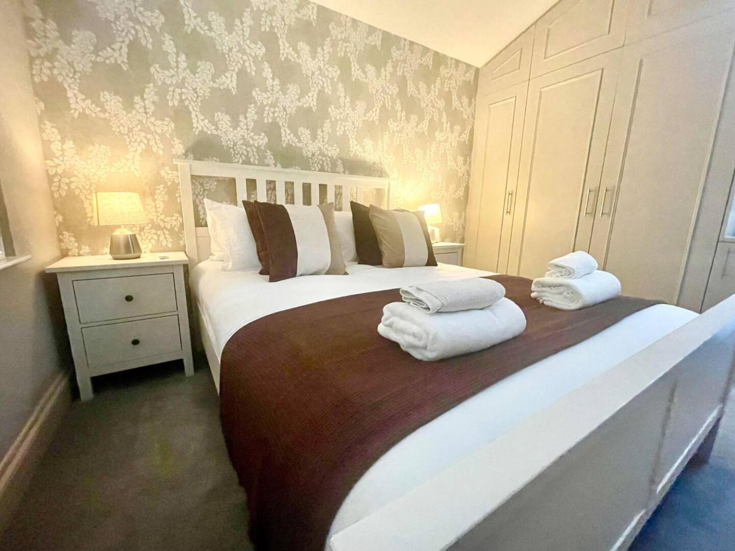 Luxury King-Bed Ensuite With Tranquil Garden Views London Exterior photo