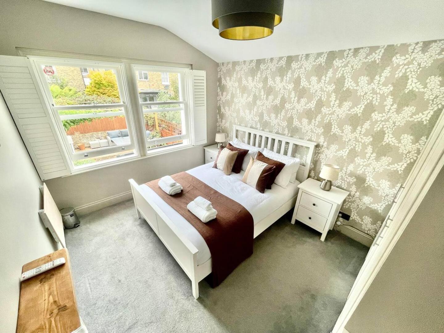 Luxury King-Bed Ensuite With Tranquil Garden Views London Exterior photo